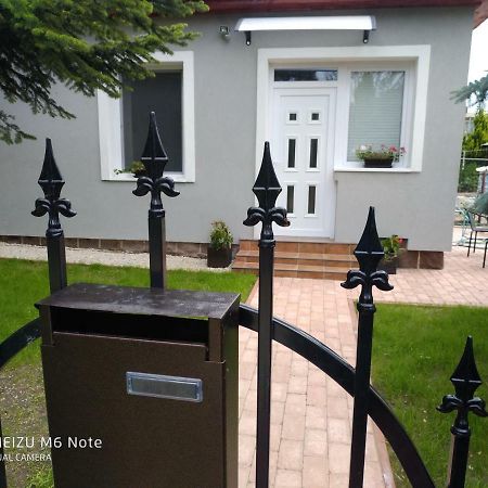 Pe-Ki Apartman Petfurdo Apartamento Várpalota Exterior foto