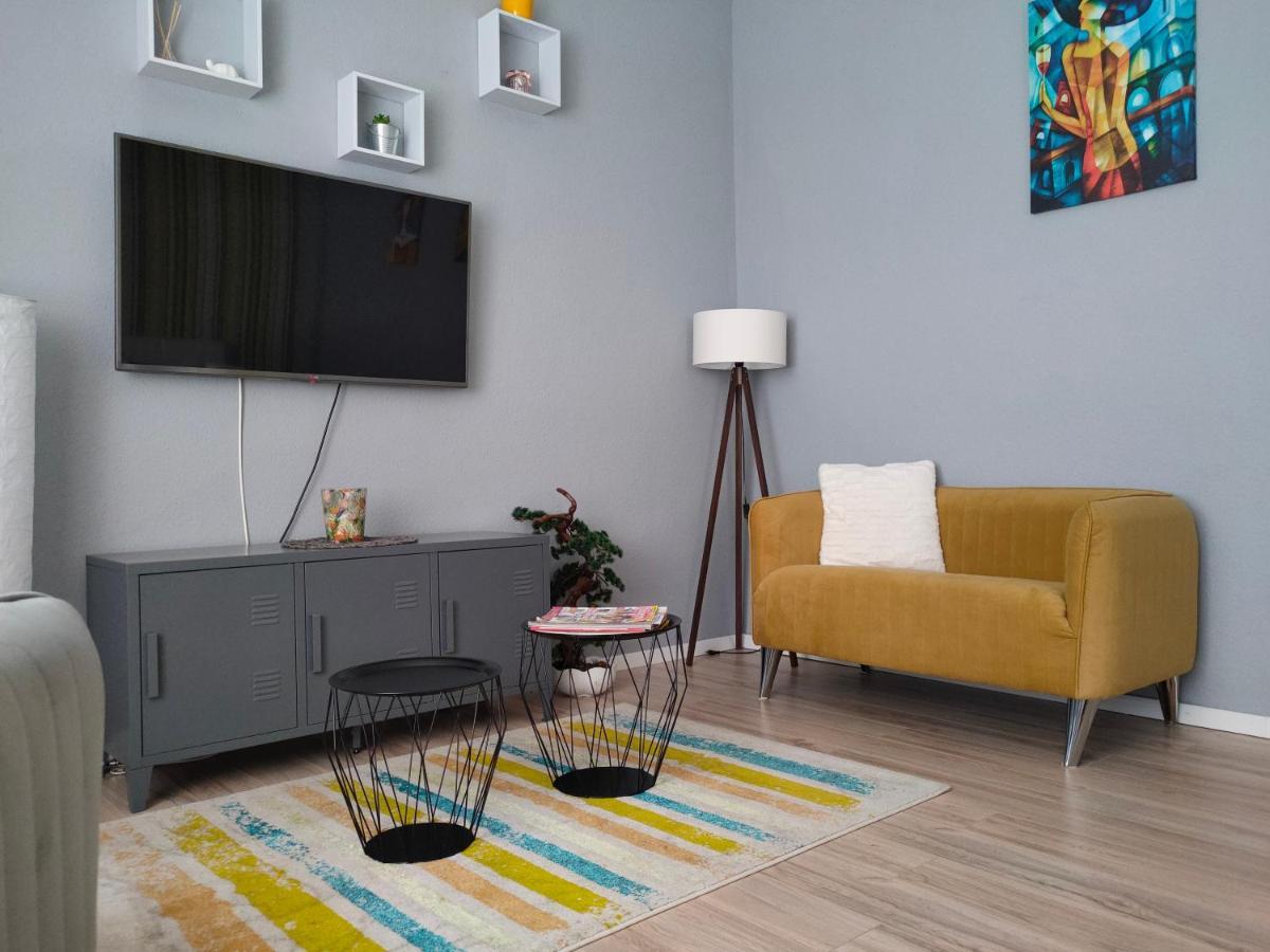 Pe-Ki Apartman Petfurdo Apartamento Várpalota Exterior foto